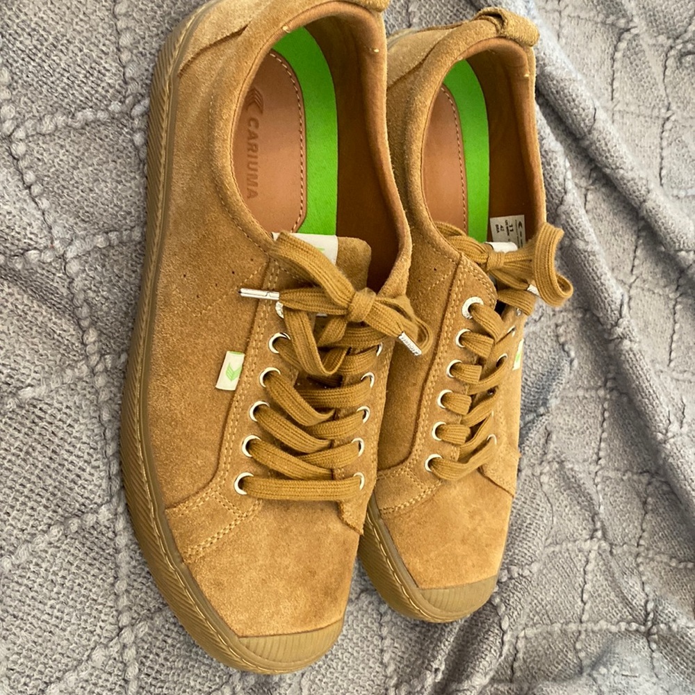 Men’s Cariuma Suede Sneakers